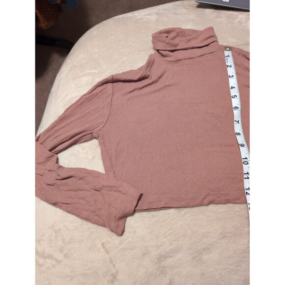 Tan crop top turtle neck long sleeve size medium - Picture 5 of 5
